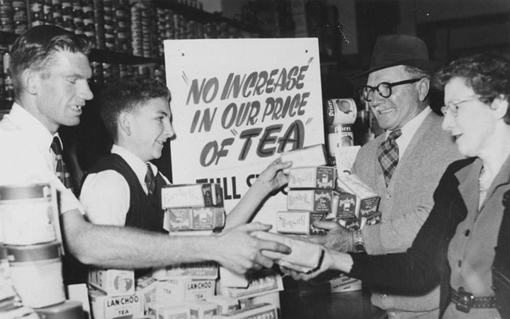 <p>Customers buying up tea before the price rise, Brisbane, Australia, 1954 (via <a href="https://commons.wikimedia.org/wiki/File:StateLibQld_1_114936_Customers_buying_up_tea_before_the_price_rise,_Brisbane,_1954.jpg">Wikimedia Commons</a>)</p>