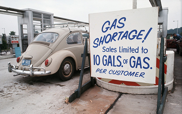 Sign reading "Gas shortage! Sales limited to 10 gallons of gas per customer" posted at a&nbsp;Connecticut filling station during the energy crisis